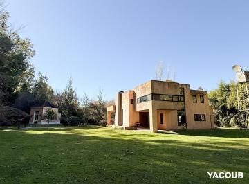 Casa · 200m² · 4 Ambientes · Casa en Venta - 1 Dormitorio 2 Baños - Coronel Brandsen