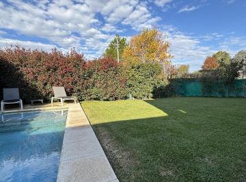 Casa · 136m² · 5 Ambientes · 3 Cocheras · Venta Casa Pilar del Este Sin Expensas 5amb con Pileta
