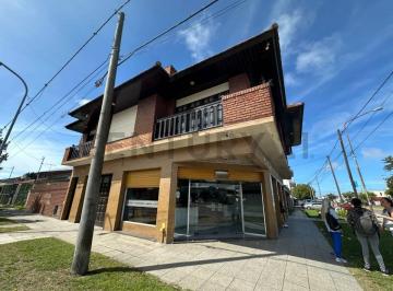 Casa · 215m² · 3 Dormitorios · 2 Cocheras · Casa 4 Ambientes C/piscina + Local Comercial, Sobre Av Colon, Mar del Plata