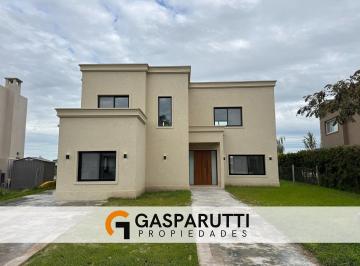 Casa · 180m² · 4 Ambientes · 4 Cocheras · Casa en Venta a La Laguna en El Canton