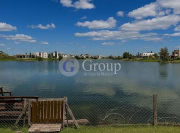 Casa · 340m² · 5 Ambientes · 1 Cochera · Casa en Venta en San Sebastian, Escobar con Pileta y Al Agua