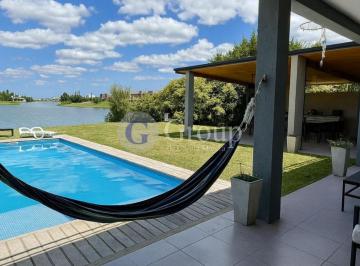 Casa · 340m² · 5 Ambientes · 1 Cochera · Casa en Venta en San Sebastian, Escobar con Pileta y Al Agua