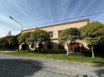 Casa de 8 ambientes, Ensenada · Imponente Casa con Pileta