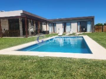Casa · 210m² · 8 Ambientes · 2 Cocheras · Casa Chalet en Venta en San Sebastian, Escobar, G. B. a. Zona Norte