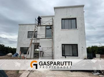 Casa · 180m² · 4 Ambientes · 4 Cocheras · Casa en Venta en El Canton Puerto