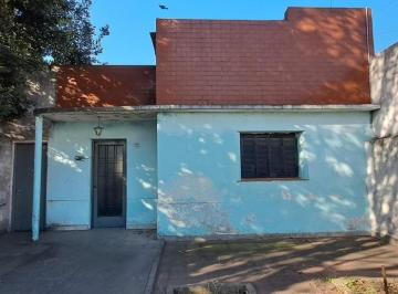 Casa · 90m² · 3 Ambientes · 1 Cochera · Casa en Lote Propio - Ideal Destino Comercial!