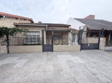 Casa · 150m² · 3 Ambientes · 1 Cochera · Venta Casa 3 Ambientes con Patio Parrilla y Cochera en Martinez Excelente Ubicacion