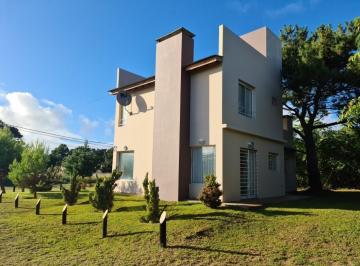 Casa · 104m² · 3 Ambientes · 1 Cochera · Venta Casa 3 Amb - Parque y Parrilla - Costa del Este - Lista Para Habitar - Costa Atlantica
