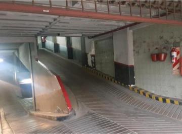 Garage · 13m² · Venta Cochera Fija Cubierta - Tribunales - Apta Camioneta - Seguridad