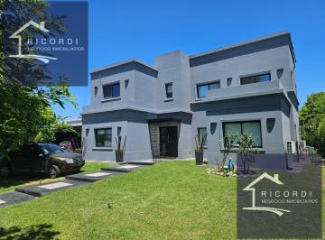 Casa · 230m² · 6 Ambientes · 1 Cochera · Venta - Barrio Privado Los Sauces / Pilar