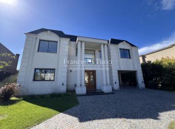 Casa · 286m² · 5 Ambientes · 2 Cocheras · Casa en Venta 5 Ambientes en Weston