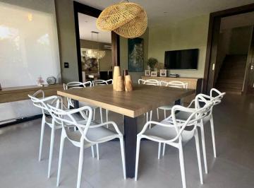 Casa · 296m² · 6 Ambientes · 1 Cochera · Venta Casa Barrio Dalvian
