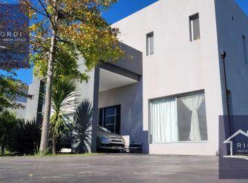 Casa · 177m² · 5 Ambientes · 7 Cocheras · Venta - Casa en Altos de Campo Grande - Pilar