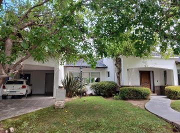 Casa · 260m² · 4 Ambientes · 2 Cocheras · Sd Propiedades Vende Hermosa Casa en Barrio Privado Viamonte