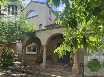 Casa · 340m² · 4 Dormitorios · 2 Cocheras · Casa en Talar del Lago I