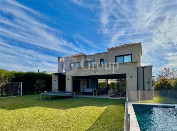 Casa · 286m² · 6 Ambientes · 1 Cochera · Casa en Venta en Ayres Plaza, Pilar