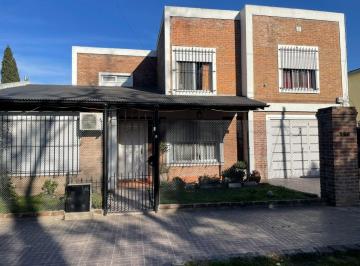 Casa · 310m² · 5 Ambientes · 2 Cocheras · Casa en Venta - 4 Dorm. 3baños - 310 m² - Monte Grande