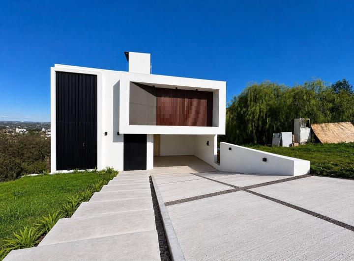 Casa · 440m² · 8 Ambientes · 2 Cocheras