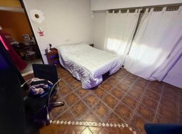 Casa · 180m² · Casa Multifamiliar en Venta - 201 m² - Bernal