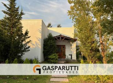 Casa · 180m² · 4 Ambientes · 5 Cocheras · Casa en Venta en San Matías