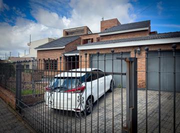 Casa · 390m² · 12 Ambientes · 4 Cocheras · Casa en Venta Sobre Av Recta Martinolli Apto Desarrollo