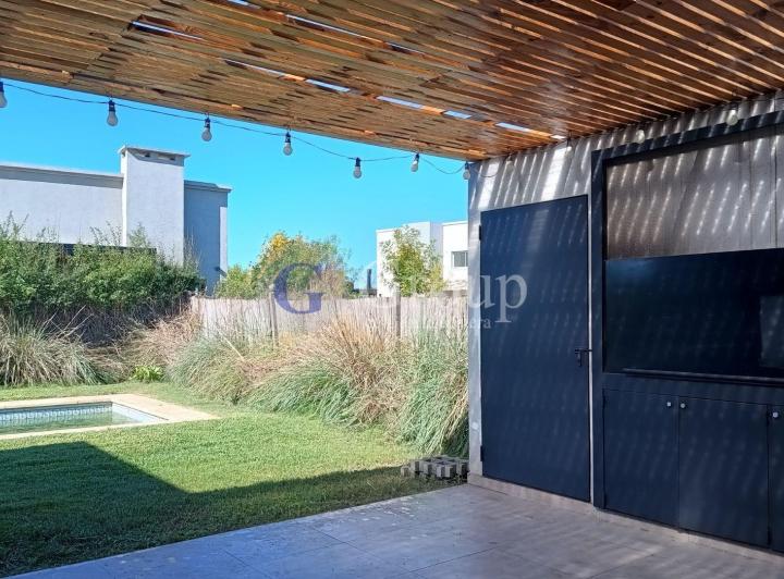 Casa · 149m² · 4 Ambientes · 2 Cocheras