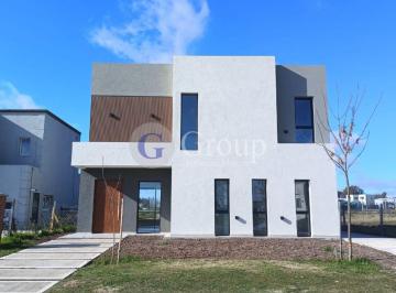 Casa · 189m² · 4 Ambientes · Casa en Venta en Santa Lucia, Pilar del Este