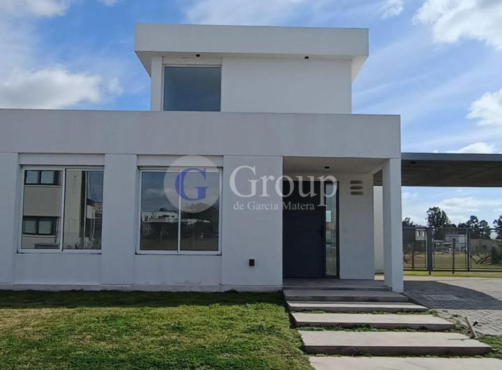 Casa · 163m² · 4 Ambientes · 2 Cocheras