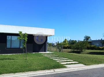 Casa · 136m² · 4 Ambientes · 1 Cochera · Casa en Venta en Santa Lucia, Pilar del Este, Pilar
