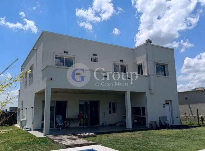 Casa · 236m² · 6 Ambientes · 2 Cocheras