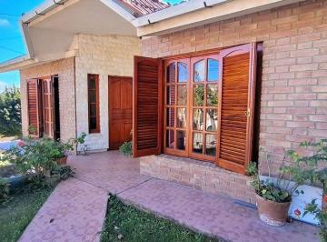 Casa · 246m² · 9 Ambientes · 3 Cocheras · Venta Casa 3 Dormis Más Departamento y Bungalows