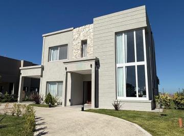 Casa · 263m² · 2 Cocheras · Casa en Venta en San Sebastian, Escobar, G. B. a. Zona Norte