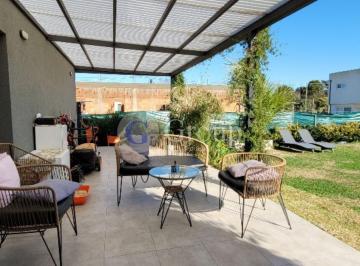 Casa · 170m² · 5 Ambientes · 2 Cocheras · Casa en Venta en Santa Elisa, Pilar del Este