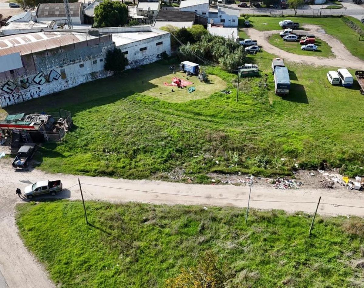 Gran lote sobre Av Champagnat, 4680m² en Distrito Industrial Ie