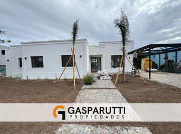 Casa · 180m² · 4 Ambientes · 4 Cocheras · Casa en Venta en San Matías a La Laguna