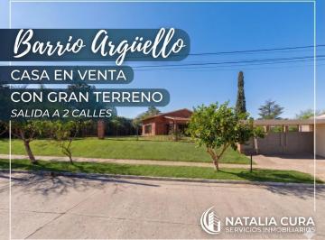 Casa · 1408m² · 6 Ambientes · 2 Cocheras · Arguello: La Oportunidad de Transformar un Espacio Unico en El Hogar de Tus Sueños