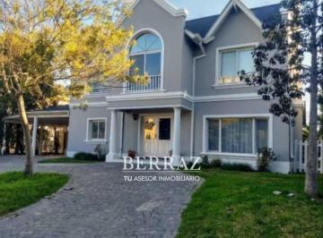 Casa · 250m² · 5 Ambientes · 2 Cocheras · Casa Alquiler Lote de 1000 m² en Barrio Septiembre Escobar