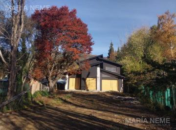 Casa · 208m² · 8 Ambientes · 2 Cocheras · Casa en San Carlos de Bariloche