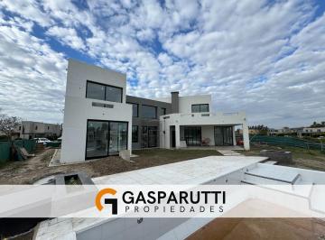 Casa · 255m² · 5 Ambientes · 4 Cocheras · Casa en Venta a La Laguna en San Matías