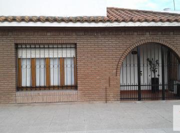 Casa · 100m² · 4 Ambientes · 3 Cocheras · Casa en Venta - 3 Dorm. 3 Baños - 100 m² - Necochea