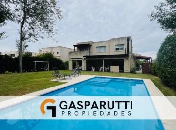 Casa · 225m² · 4 Ambientes · 4 Cocheras · Casa en Venta en San Matías con Pileta