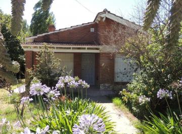 Casa · 189m² · 5 Ambientes · 1 Cochera · Casa en Venta - 3 Dorm. 3 Baños - 1200 m² - Sierra de La Ventana