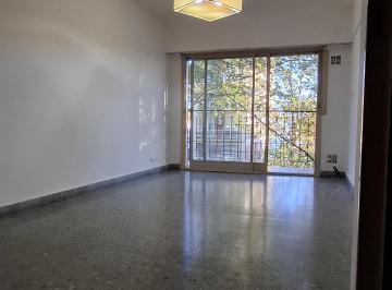 Departamento de 2 ambientes, Villa Urquiza · Excelente Departamento 2 Ambientes Al Frente con Balcón y Espacio Guarda Coche.