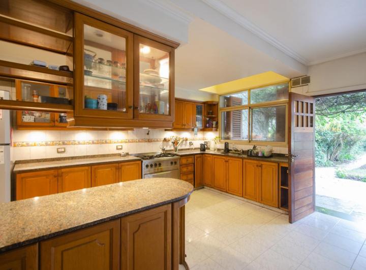 Casa · 412m² · 6 Ambientes · 3 Cocheras