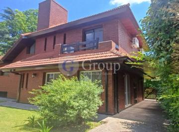 Casa · 270m² · 6 Ambientes · 2 Cocheras · Casa en Aquiler en Mapuche Country Club, Pilar con Pileta