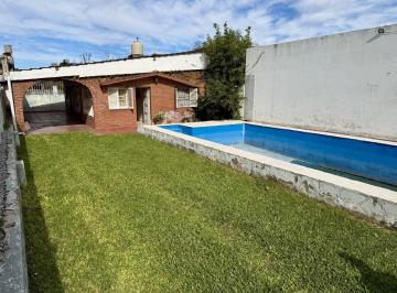 Casa · 75m² · 4 Ambientes · 1 Cochera · Casa Eucaliptus Al 400. Garita 2. Piscina. Apto Crédito. 150 m de Ruta9