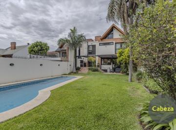 Casa · 400m² · 6 Ambientes · 2 Cocheras · Casa en Venta en Quilmes