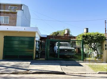 Casa · 65m² · 4 Cocheras · Casa a La Venta en Berazateguicasa