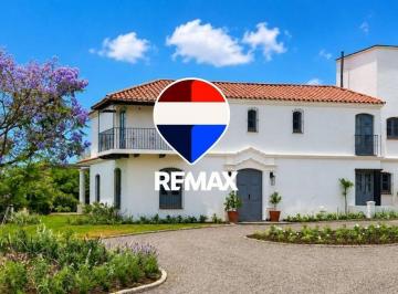 Casa · 330m² · 8 Ambientes · 1 Cochera · Casa Venta en El Tipal Club de Campo Apta Credito