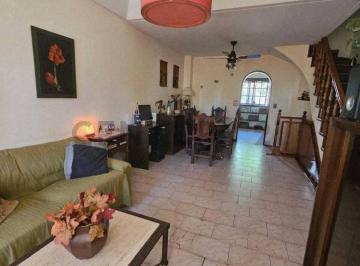 Casa · 99m² · 4 Ambientes · 2 Cocheras · Venta Triplex 4amb Versalles Jardin Terraza Pileta